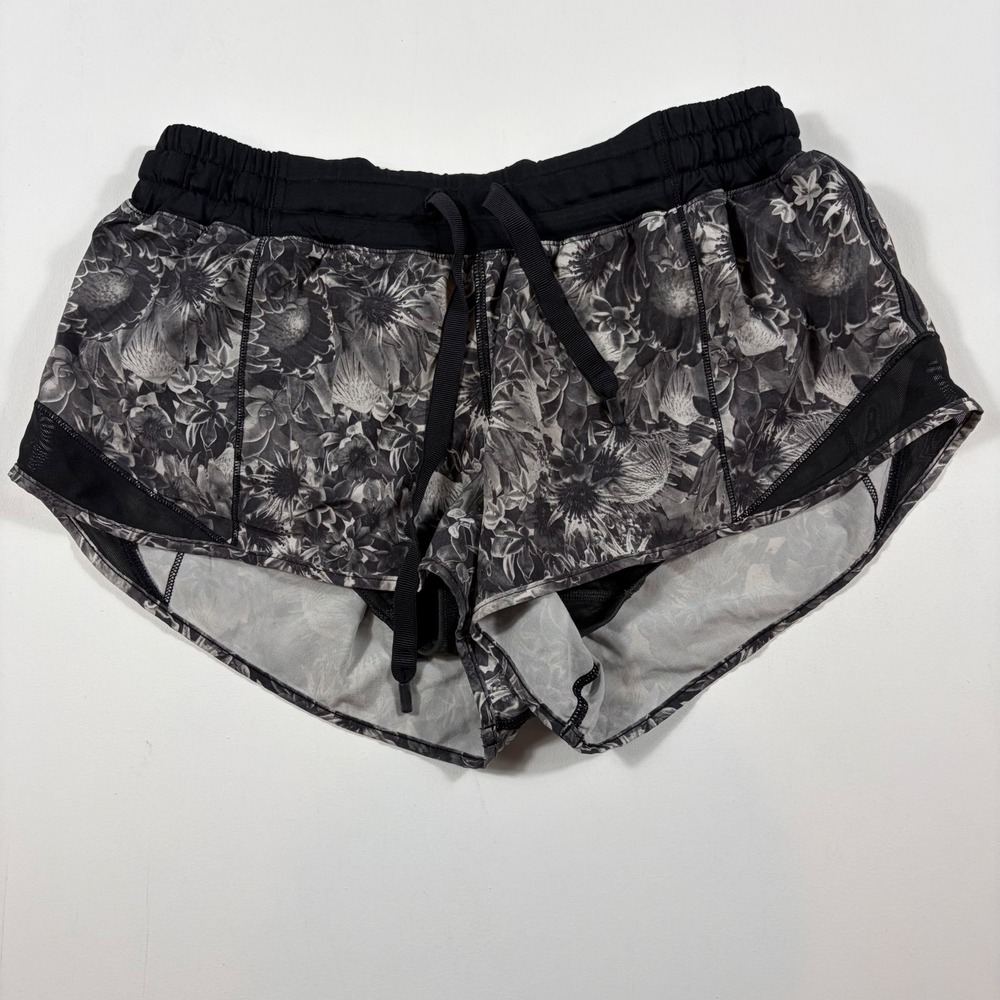 Lululemon Hotty Hot Shorts Women Size 6 Floral Protea Print Black Gray